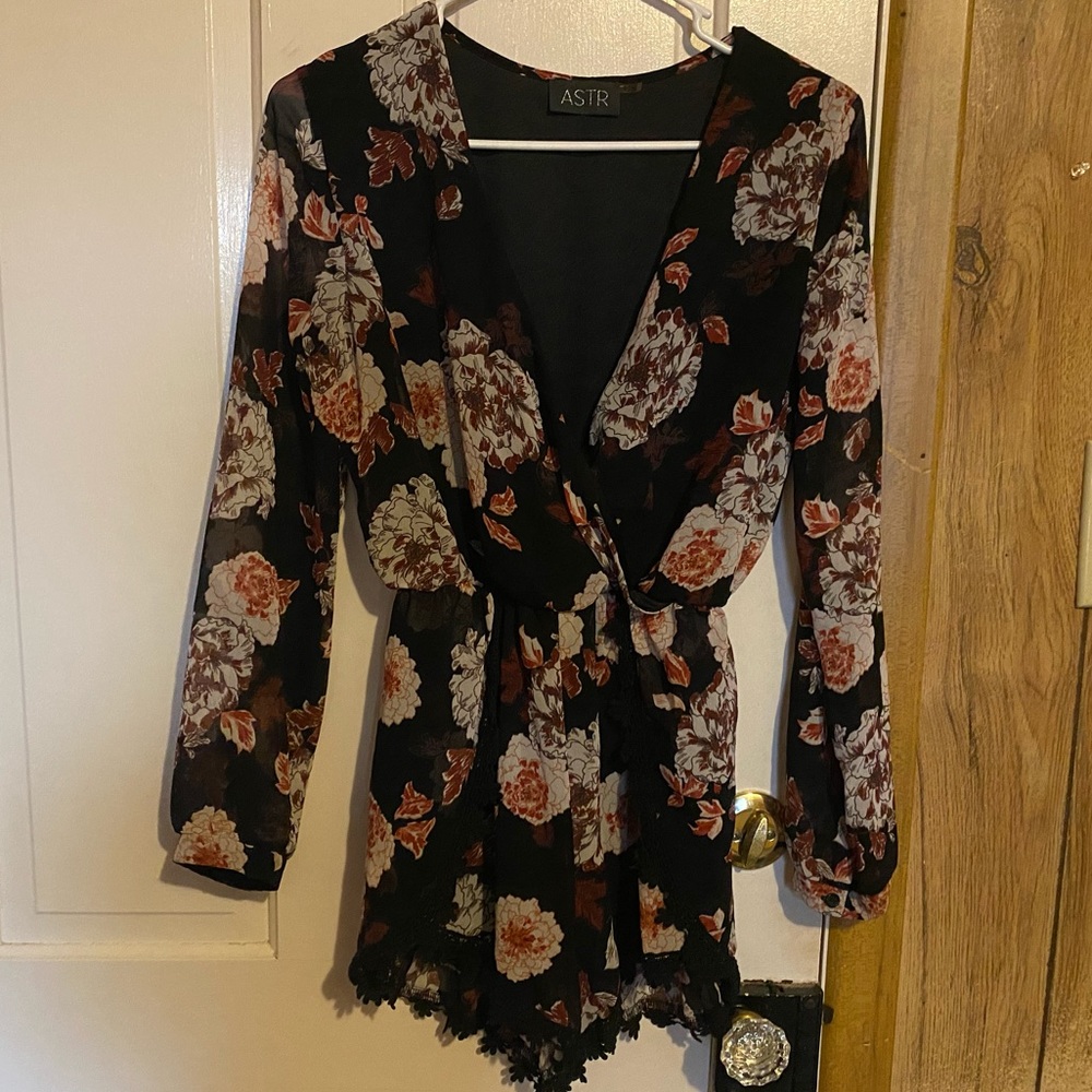 ⚠️MOVING SALE⚠️ Nordstrom Chiffon Long Sleeve Floral Romper